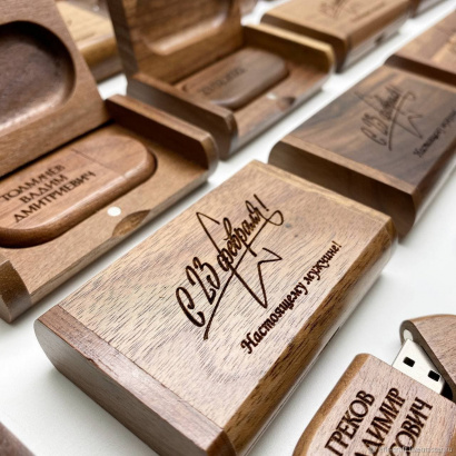 Флешка с именной гравировкой