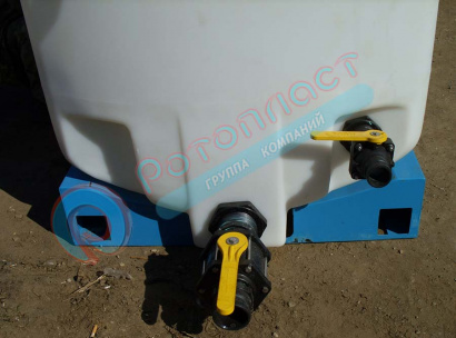 Пластиковая прямоугольная емкость 3750 л (с полным сливом)