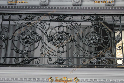 Кованый балкон с серебряной патиной