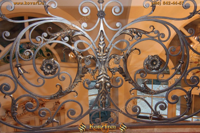 Кованые ограждения для балкона в доме