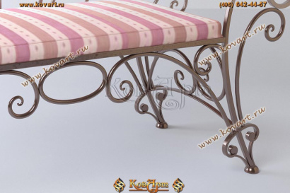 Кованый диван с мягкими подлокотниками