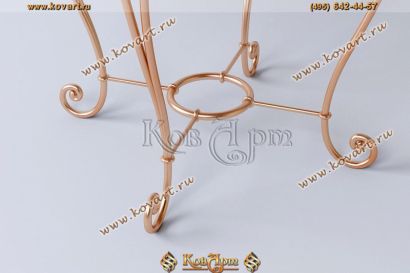 Кованый обеденный стол золотого цвета