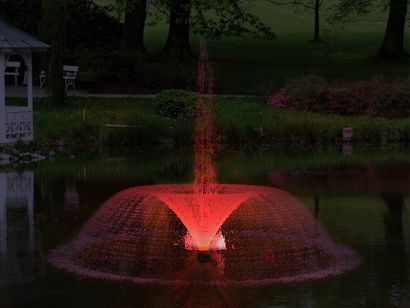 Плавающий фонтан "Лебедь"