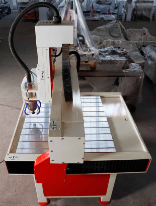 Чугунный фрезерный станок ЧПУ для металлообработки MO-002-1 (550x800x200)