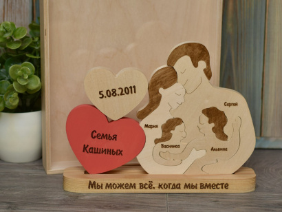 Деревянные фигурки семья