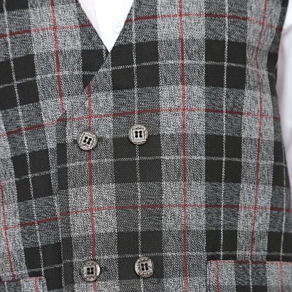 Жилет в серую крупную клетку классический двубортный