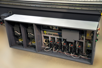 3200 серия Двухшпиндельный трехкоординатный фрезерно-гравировальный станок с ЧПУ