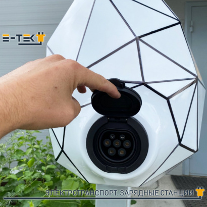 Зарядная станция Crystal Box для электромобиля