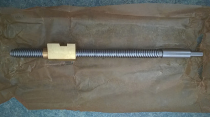 Винт поперечной подачи 22/26 мм в комплекте с гайкой