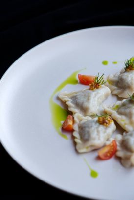 Пельмени из щуки с грибами и моцареллой ручная лепка