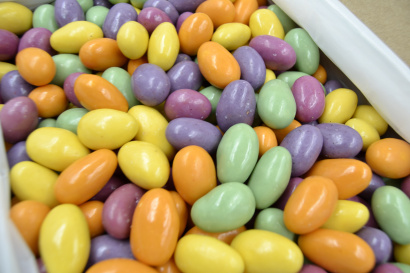 Драже в шоколадной глазури Миндаль Ягодный микс, 130 грамм