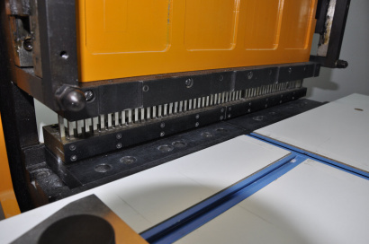 Перфорационно-биговальный полуавтомат ЛП-500