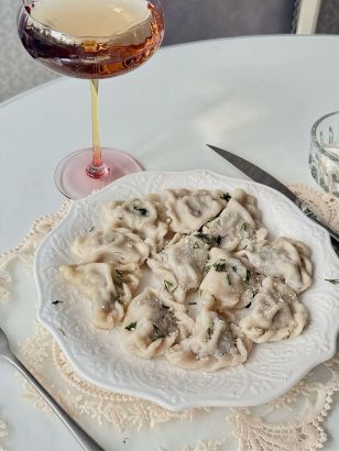 Пельмени из щуки с грибами и моцареллой ручная лепка