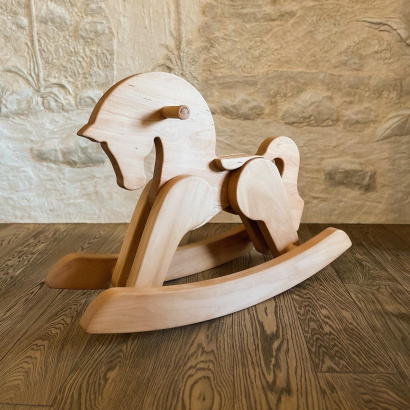 Деревянная лошадка качалка