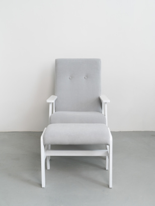 Комплект мебели кресло и пуф CHILL (базовая обивка велюр)