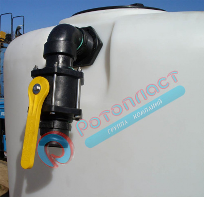 Пластиковая прямоугольная емкость 3750 л (с полным сливом) в обрешетке