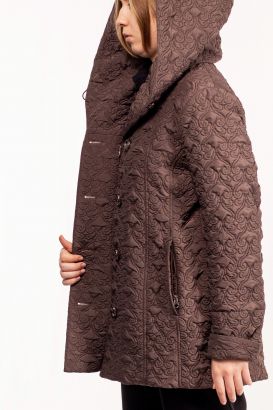 Женская утеплённая куртка с декоративной стёжкой и капюшоном