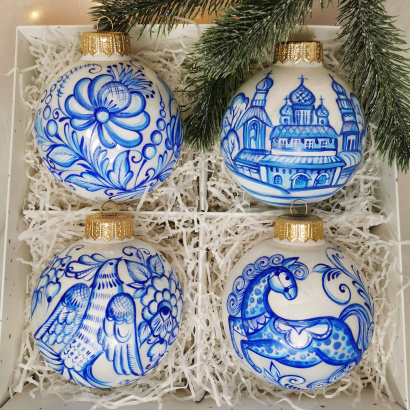 Елочный шар с художественной росписью