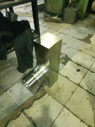 Тройник резьбовой с фланцами ГОСТ 22801-83 ст.12Х18Н10Т