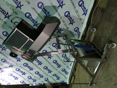 Подъемник опрокидыватель гидравлический для тележек