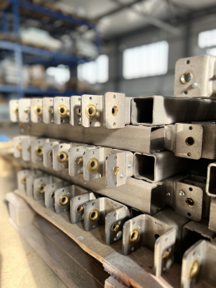 Опорные стойки для спец и с/х техники