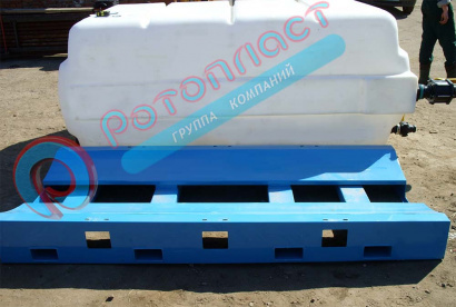 Пластиковая прямоугольная емкость 3750 л (с полным сливом) в обрешетке