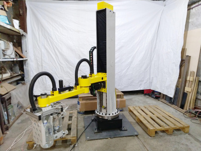 Робот (манипулятор) - укладчик ПЭТ бутылок (бутылей) с водой на паллету