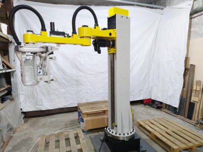 Робот (манипулятор) - укладчик ПЭТ бутылок (бутылей) с водой на паллету