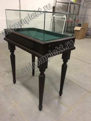 Витрина музейная горизонтальная, полного обзора.