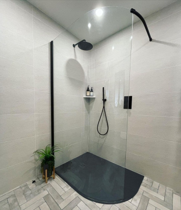 Душевые кабины, перегородки, двери из закаленного стекла