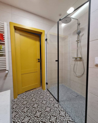 Душевые кабины, перегородки, двери из закаленного стекла