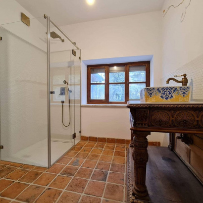 Душевые кабины, перегородки, двери из закаленного стекла