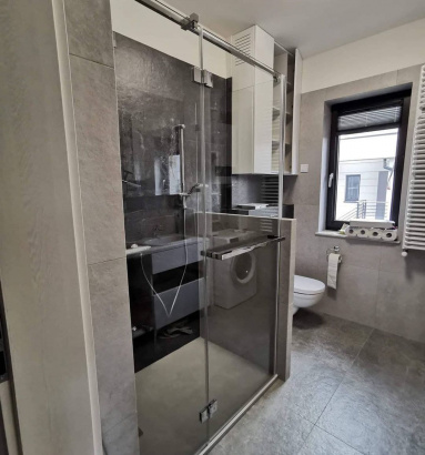 Душевые кабины, перегородки, двери из закаленного стекла