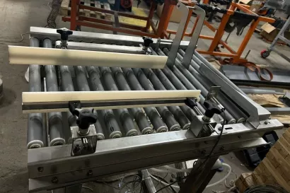 Приводной рольганг с механизмом переворота коробки АПК-11-22