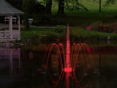 Плавающий фонтан "Вальс"