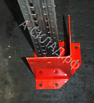 Защита стойки стеллажа угловая