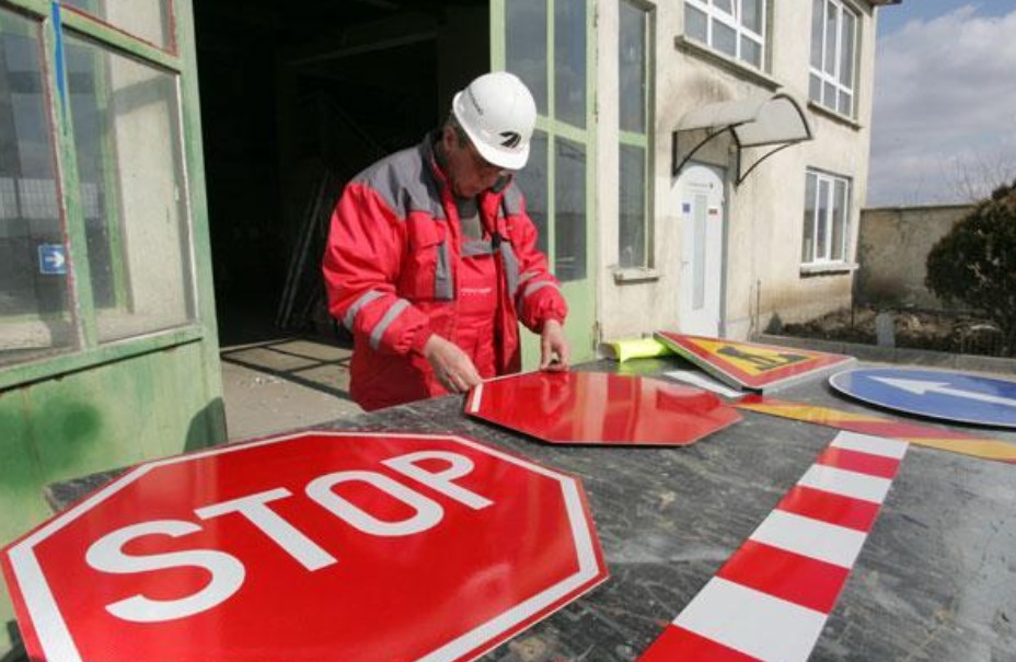 Открытие производства дорожных знаков